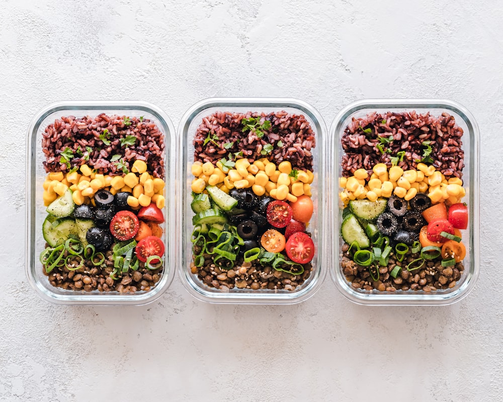 Plato de bowls saludables con múltiples texturas